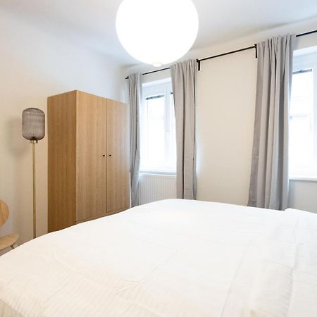 Chic 1-Bed Apt By Canal Walk To Historic Centre Wien Eksteriør billede