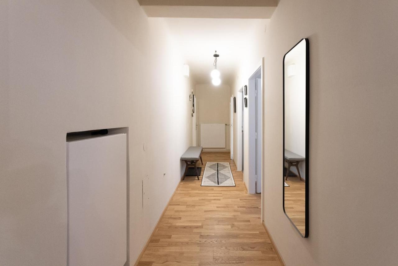 Chic 1-Bed Apt By Canal Walk To Historic Centre Wien Eksteriør billede