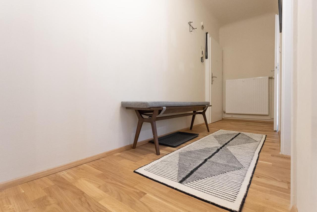 Chic 1-Bed Apt By Canal Walk To Historic Centre Wien Eksteriør billede